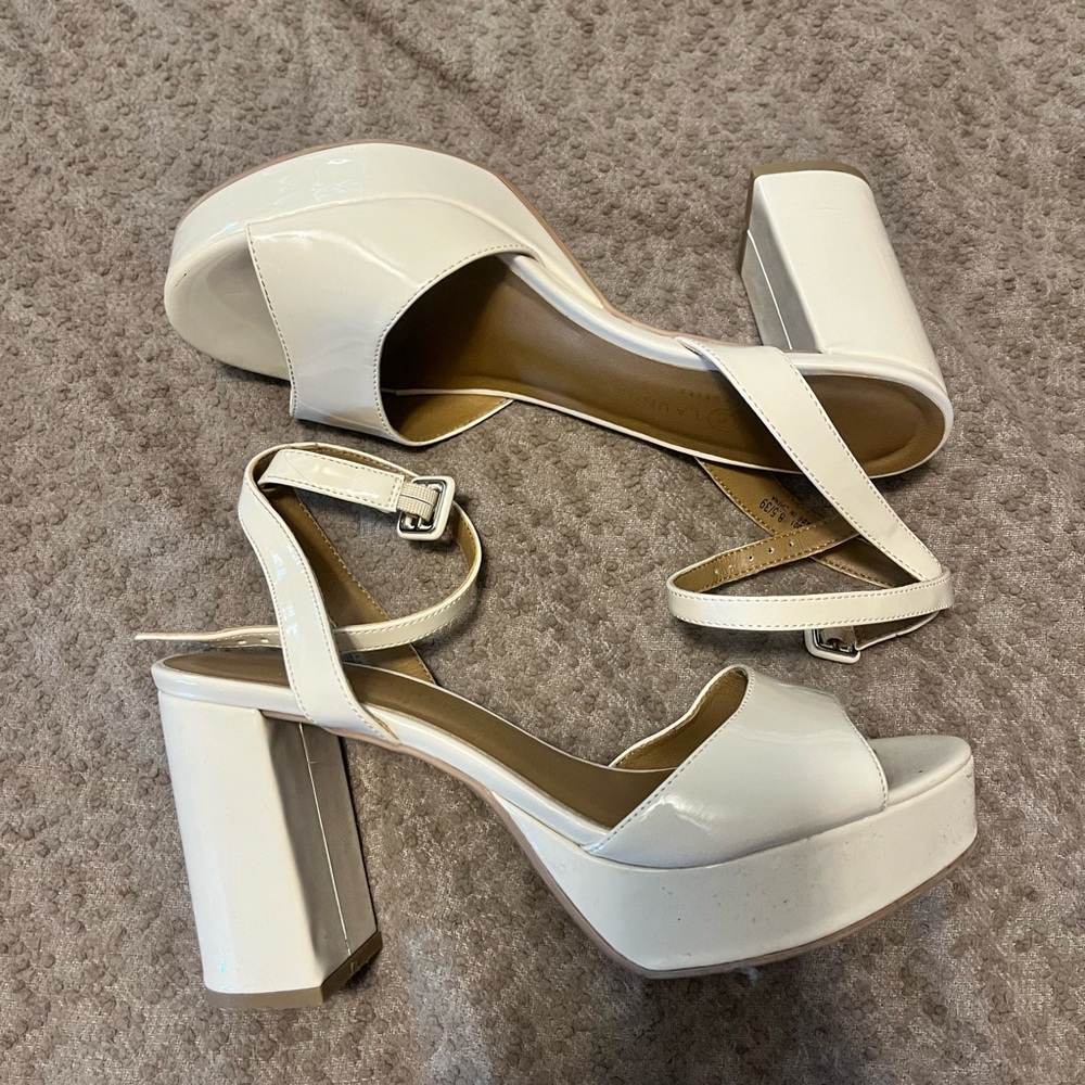 Chinese Laundry Elegant Cream Platform Heels